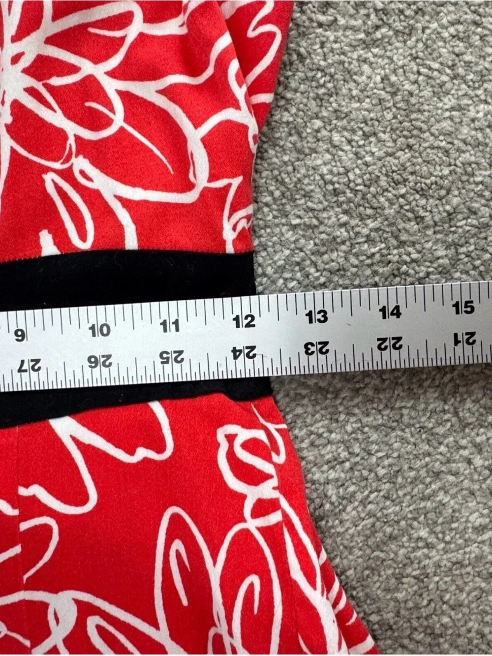 B. Smart Red & White Abstract Floral Mini Dress Black Bow Sweetheart Neck Size 6 - Picture 7 of 8